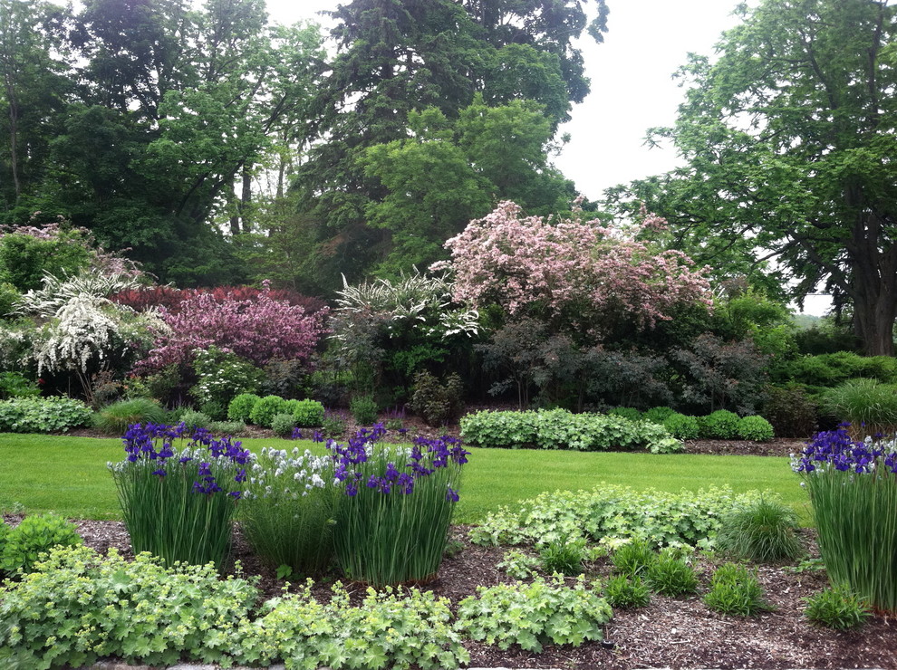 Design ideas for a large traditional backyard formal garden in New York.