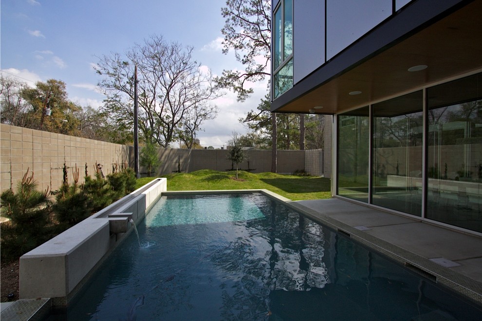 Contemporary lap pool in Houston.