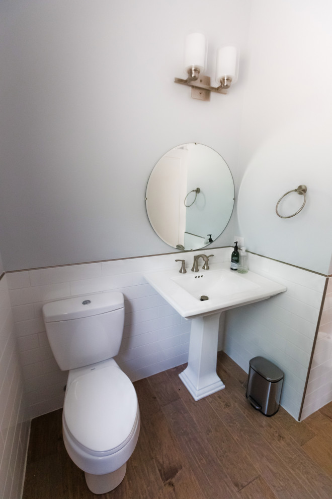 Example of a large minimalist home design design