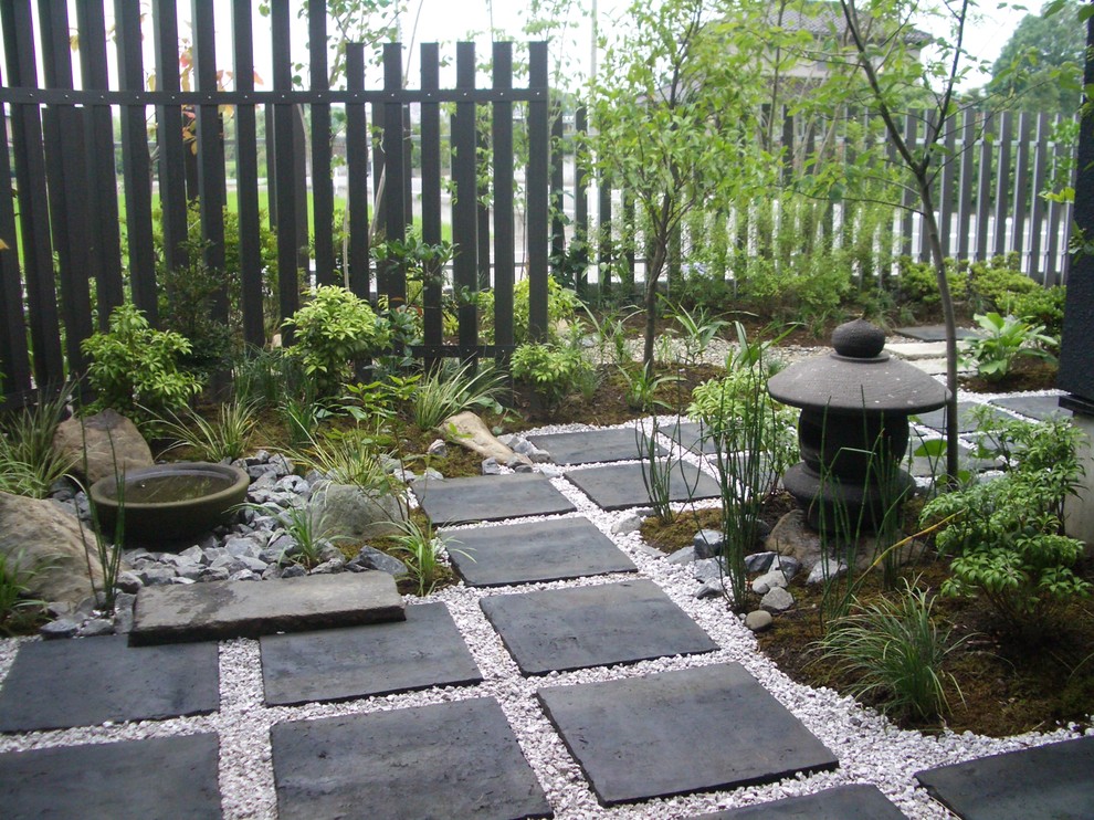 他の地域にある和風のおしゃれな庭の写真