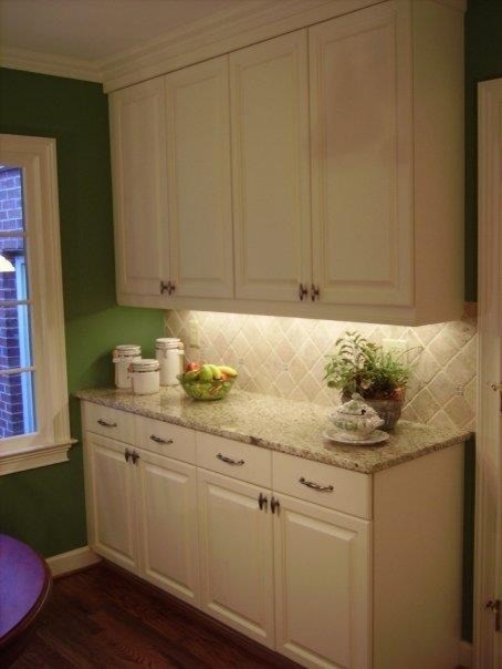 Transitional kitchen photo in DC Metro