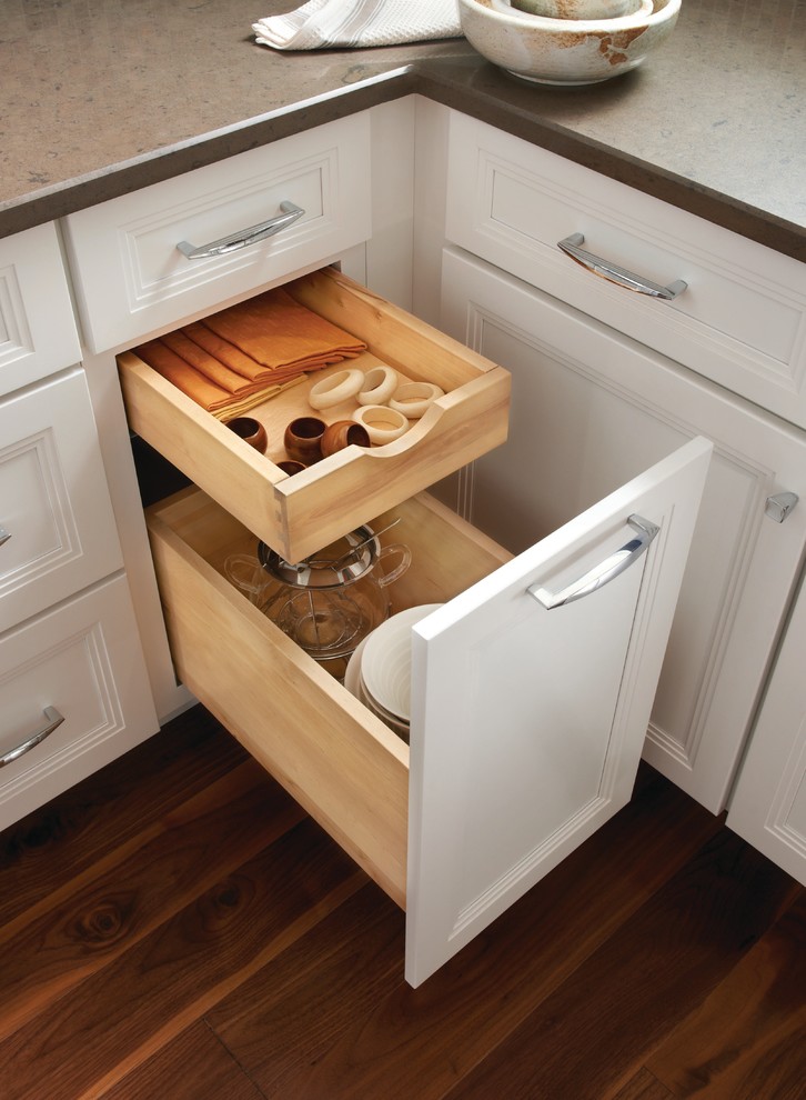 Example of a transitional kitchen design in Minneapolis
