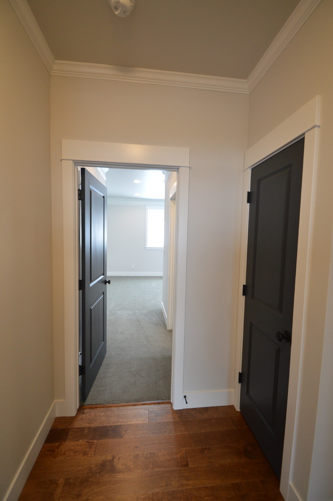 Hallway - transitional hallway idea