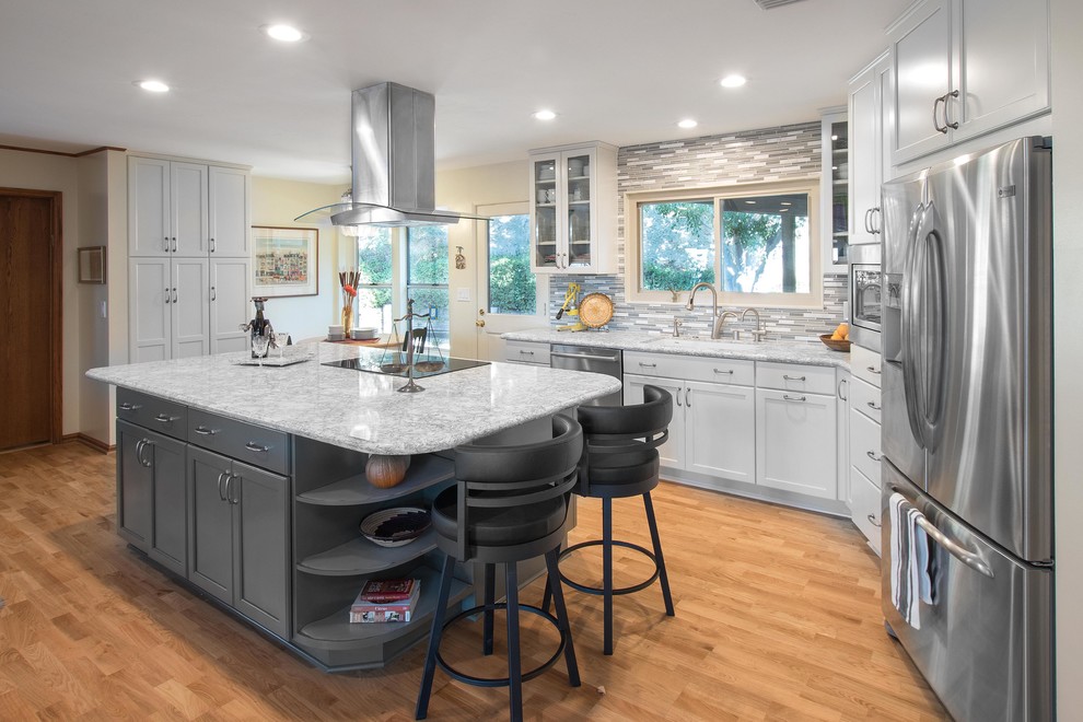 Transitional kitchen photo in Orange County