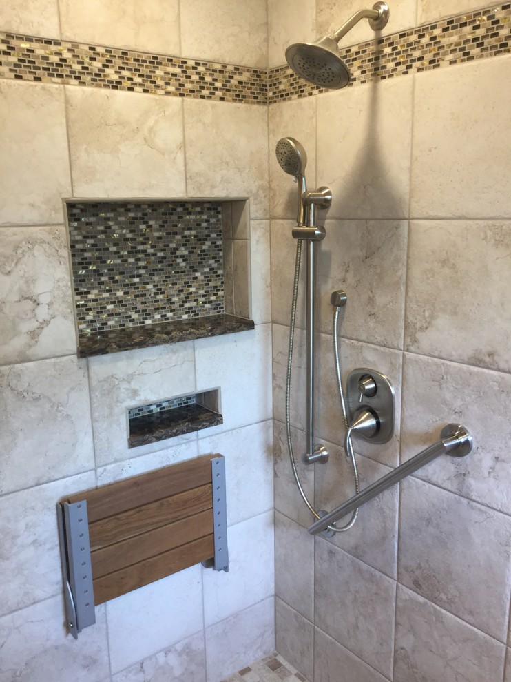 Design ideas for a mid-sized contemporary master bathroom in New York with a curbless shower, a one-piece toilet, beige tile, porcelain tile, beige walls and a vessel sink.