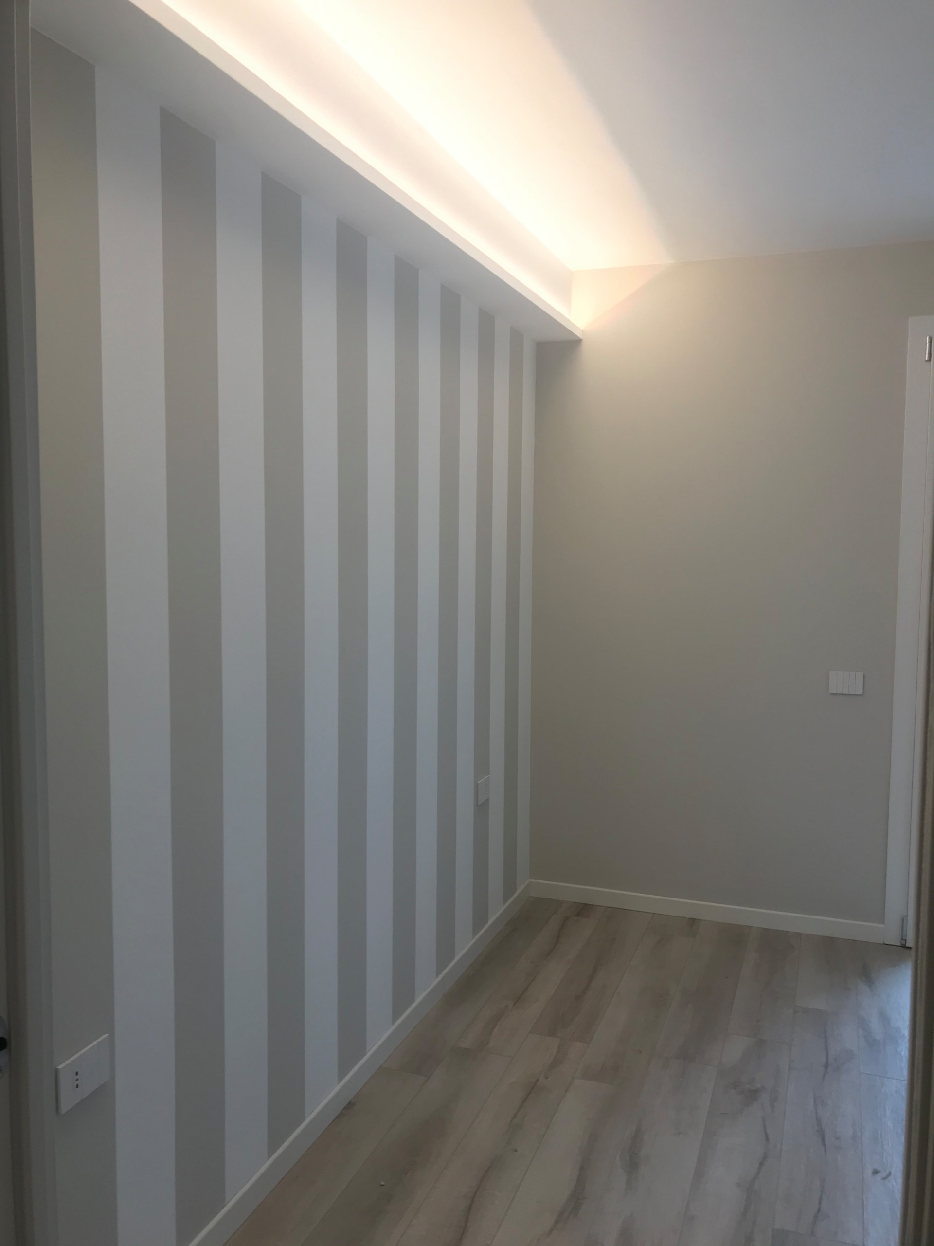 decorazione parete camera