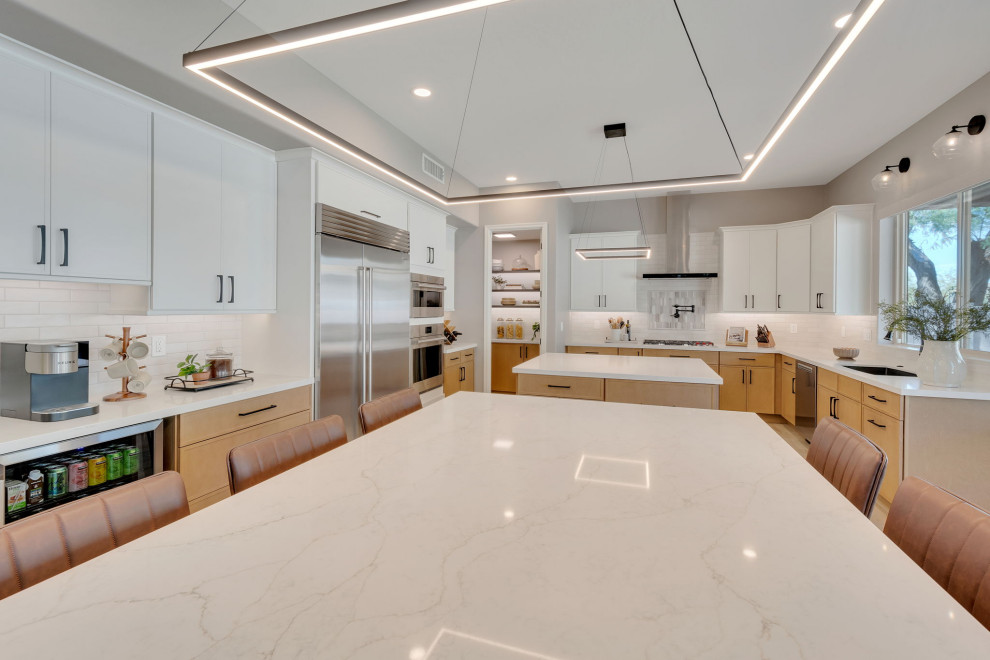 Transitional kitchen photo in Phoenix
