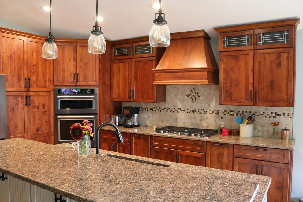 Kitchen - kitchen idea in Cedar Rapids
