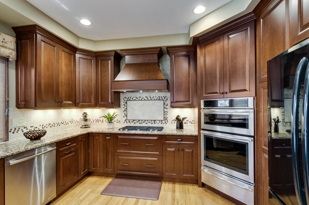 Kitchen - transitional kitchen idea in Denver