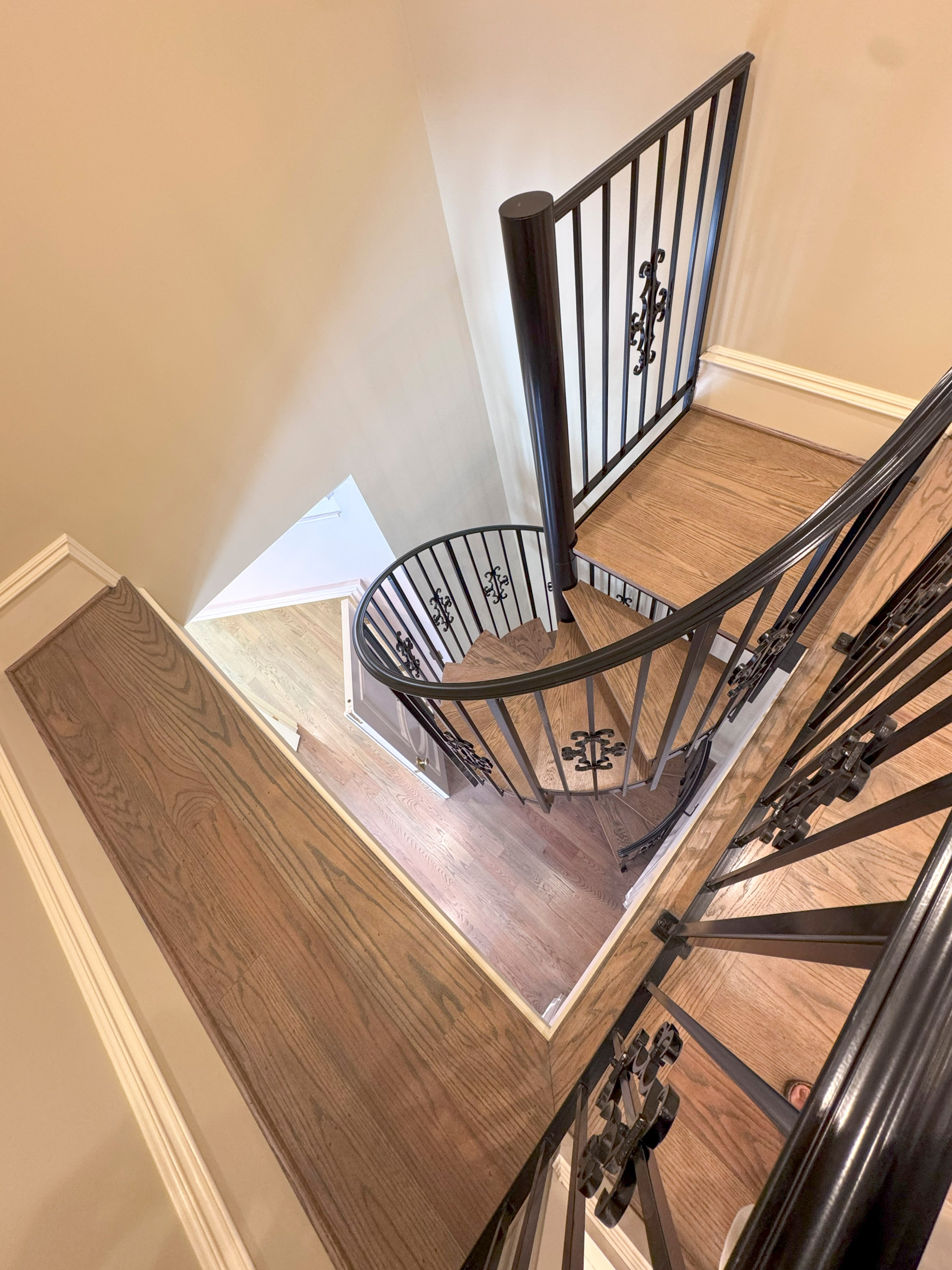 135_Vibrant Staircase with Touch of Historic Grandeur, Great Falls, VA 22066