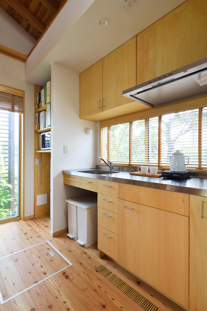 Photo of a small country single-wall eat-in kitchen in Tokyo Suburbs with an integrated sink, medium hardwood floors and brown floor.