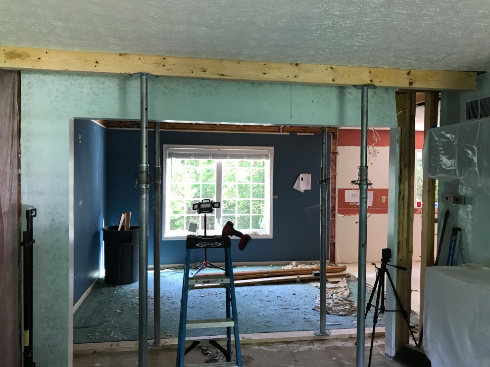 Transitional kitchen photo in Cincinnati
