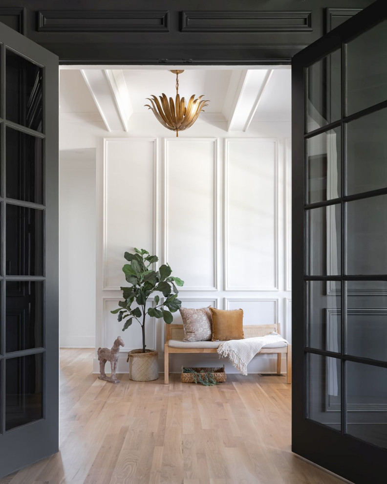 Example of a transitional home design design in Atlanta