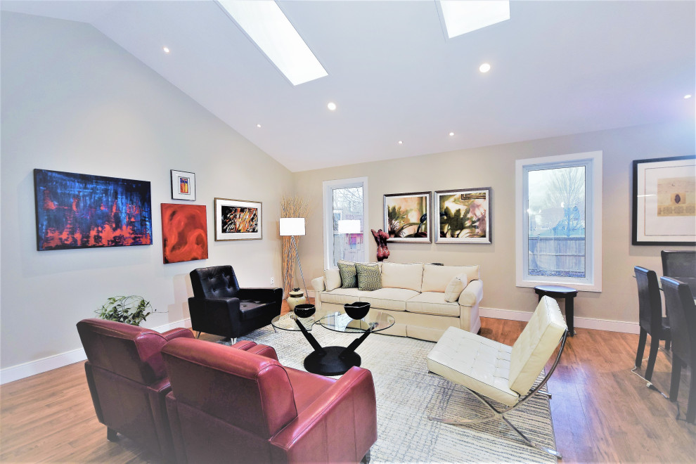 Downsizing :  Fabulous Open Concept Bungalow