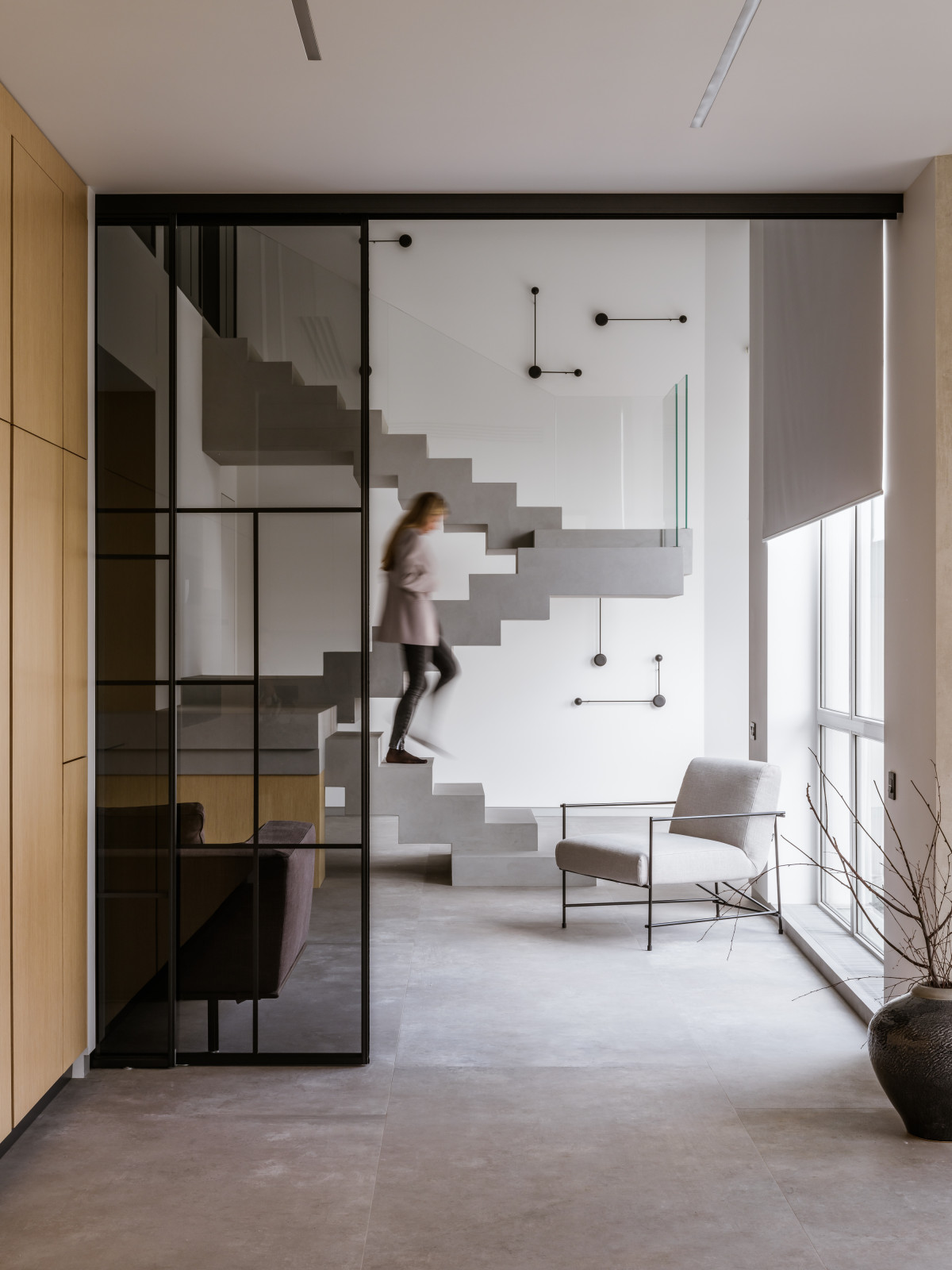 Дом с парящей лестницей