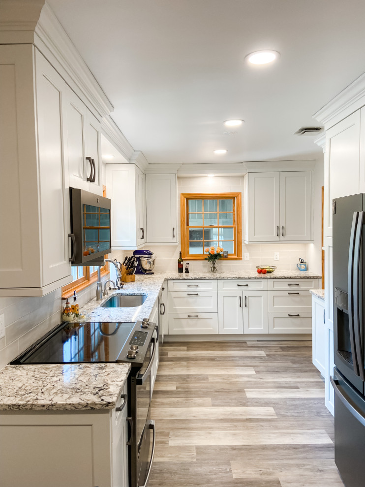 Kitchen - transitional kitchen idea in Baltimore