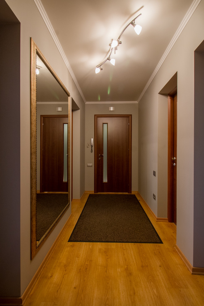 Трёхкомнатная квартира с кухней-гостиной в классическом стиле