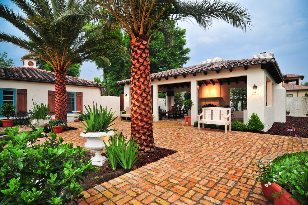 Mediterranean patio in Orlando.