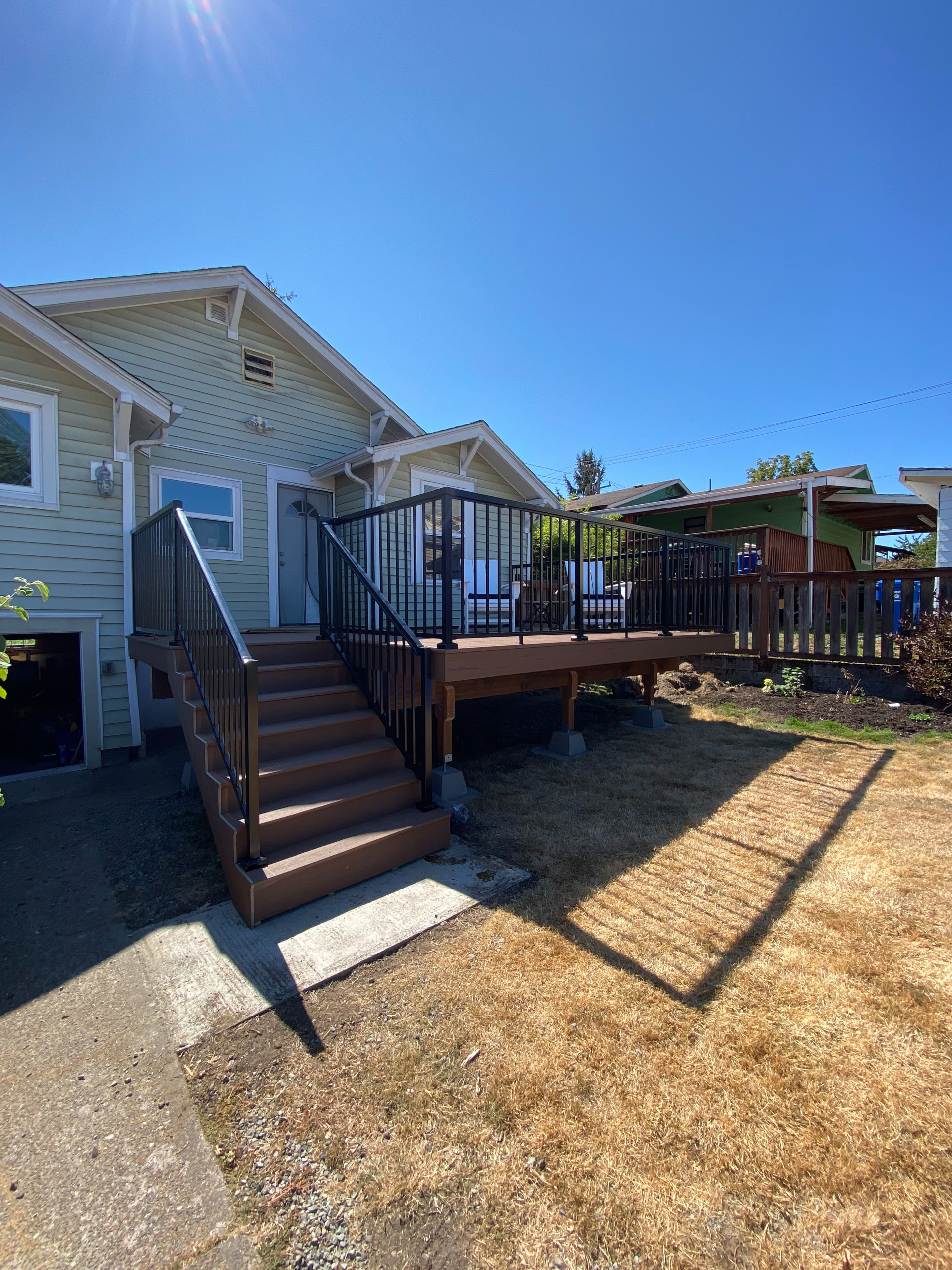 Composite Deck with Aluminum Railing