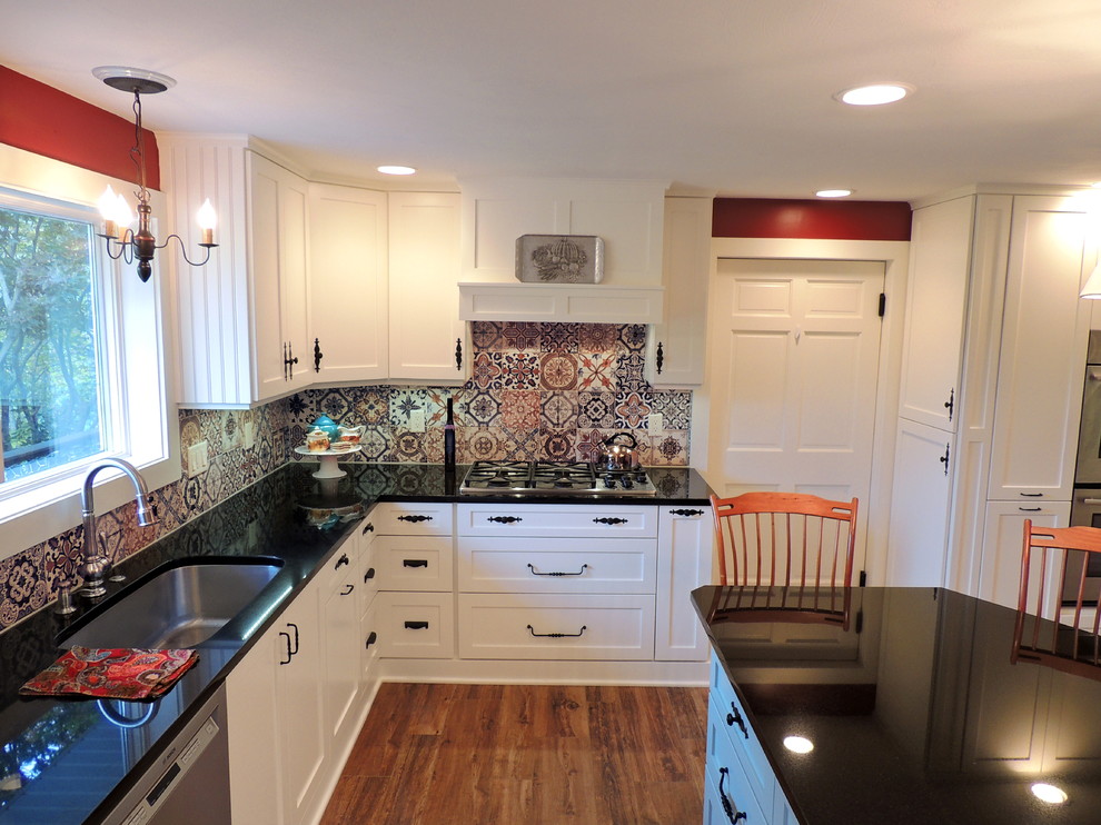 Large traditional l-shaped eat-in kitchen in Other with a single-bowl sink, shaker cabinets, white cabinets, granite benchtops, porcelain splashback, stainless steel appliances, porcelain floors and with island.
