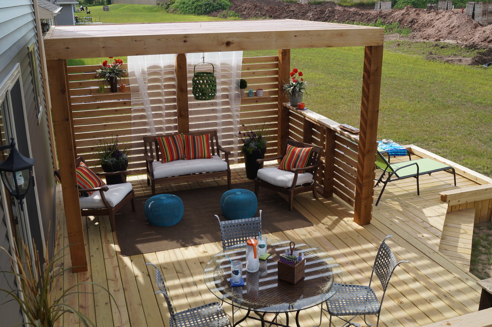 Inspiration for a mid-sized traditional backyard deck in New York with a pergola.