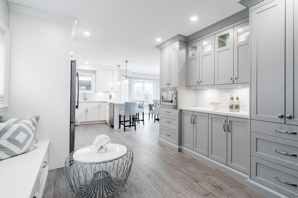 Transitional kitchen photo in Toronto
