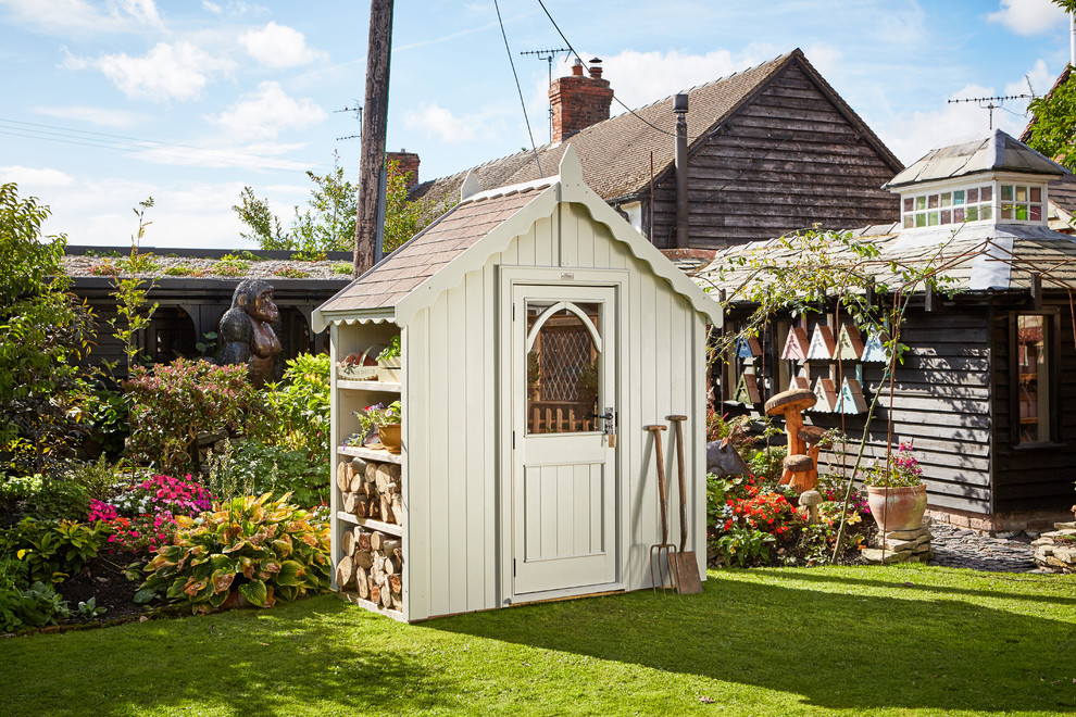 Photo of a mid-sized traditional detached garden shed in West Midlands.