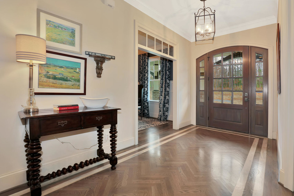 Example of a transitional entryway design in Richmond