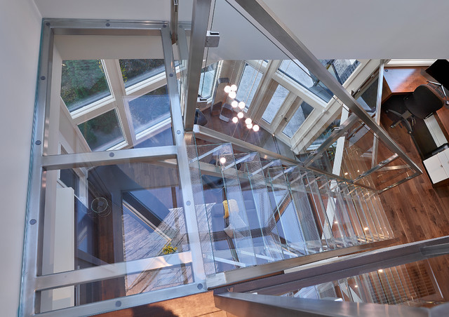 Quantum contemporary-staircase