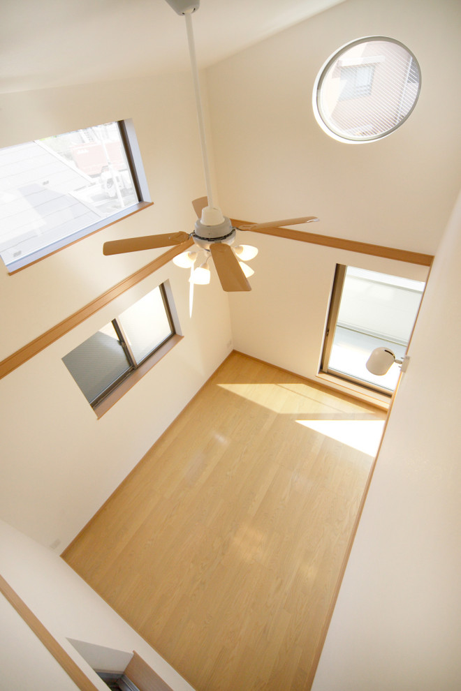 ビーチスタイルのおしゃれなリビングの写真