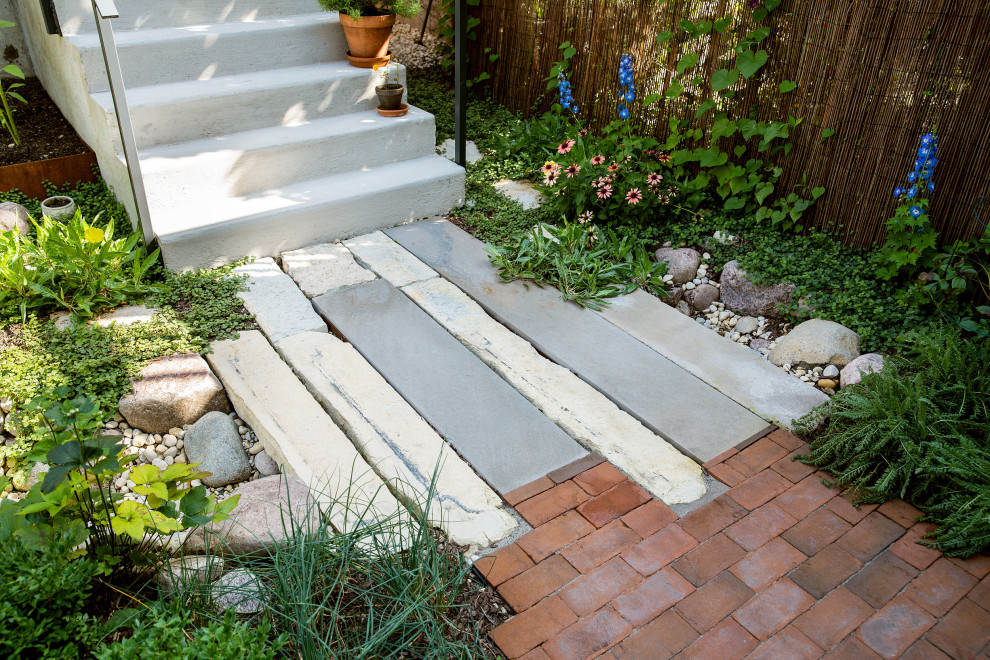 Photo of a rustic landscaping in Chicago.