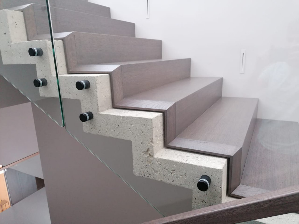 Design ideas for a large contemporary staircase in Moscow.