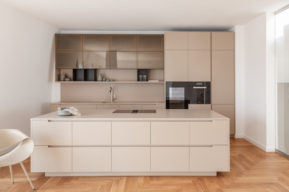 This is an example of a contemporary kitchen in Berlin.