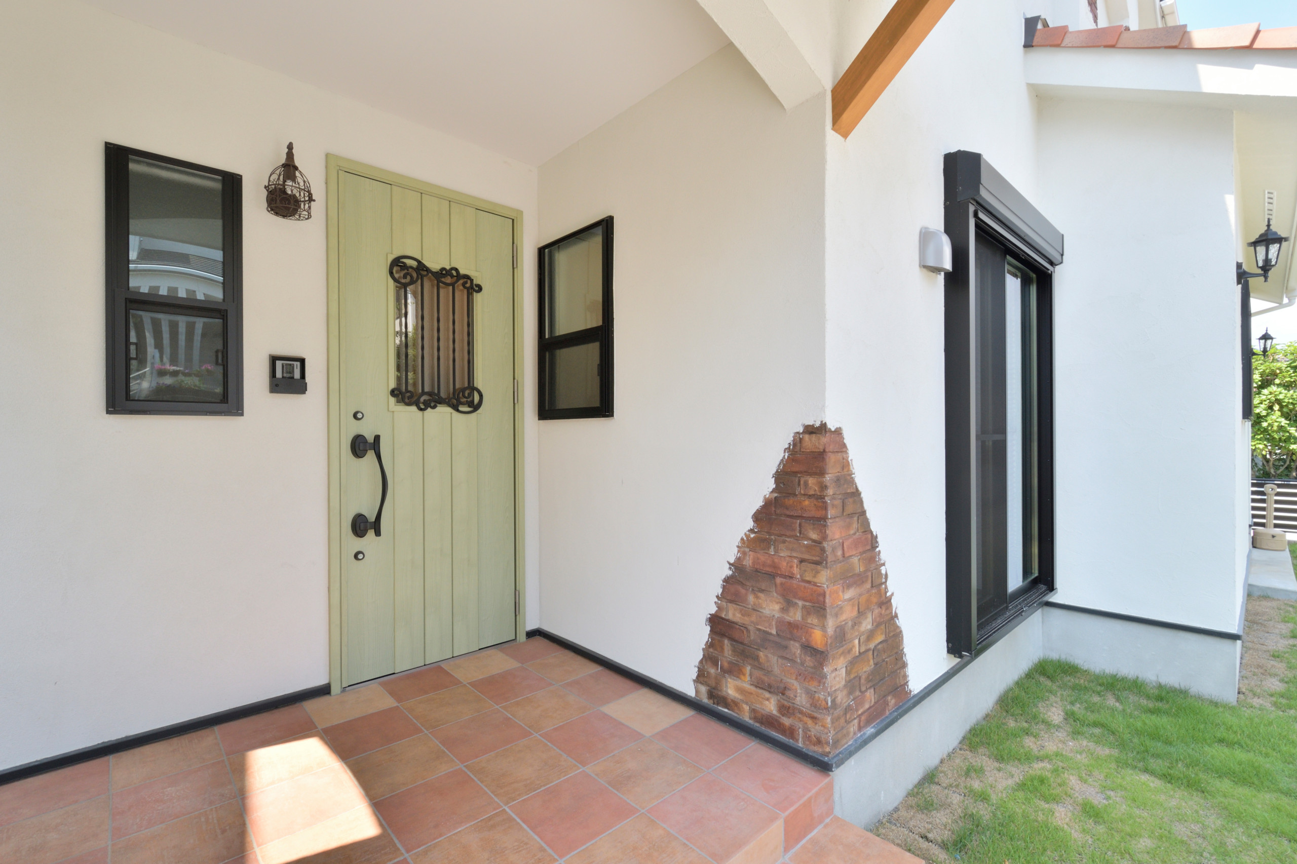 カントリー風のおしゃれな玄関ドアの画像 75選 - 2026 年 5月 | Houzz カントリー風のおしゃれな玄関ドアの画像 75選 - 2026 年 5月 | Houzz