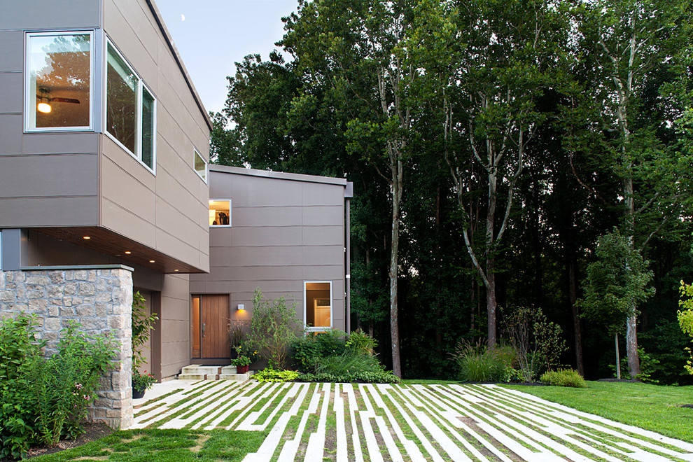 Inspiration for a contemporary front yard full sun driveway in Baltimore.
