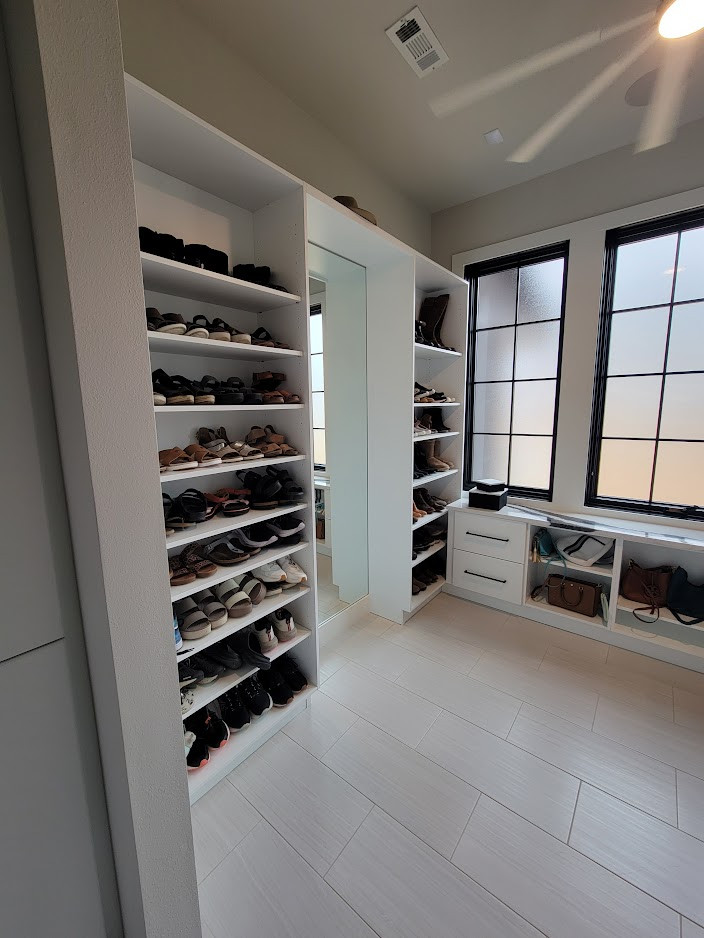 Modern twist closet