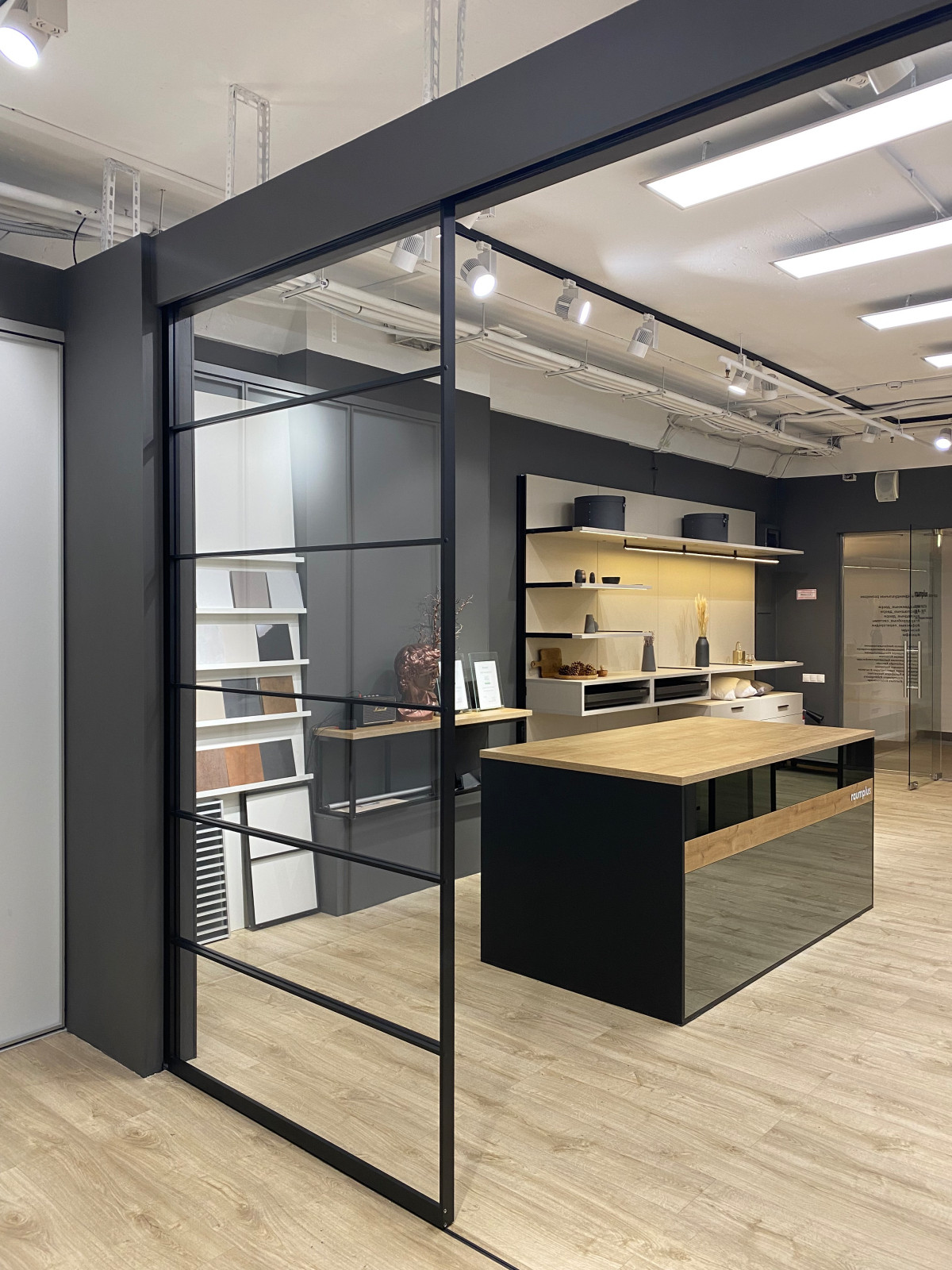 Раздвижные двери в профиле S1200 с разделителями