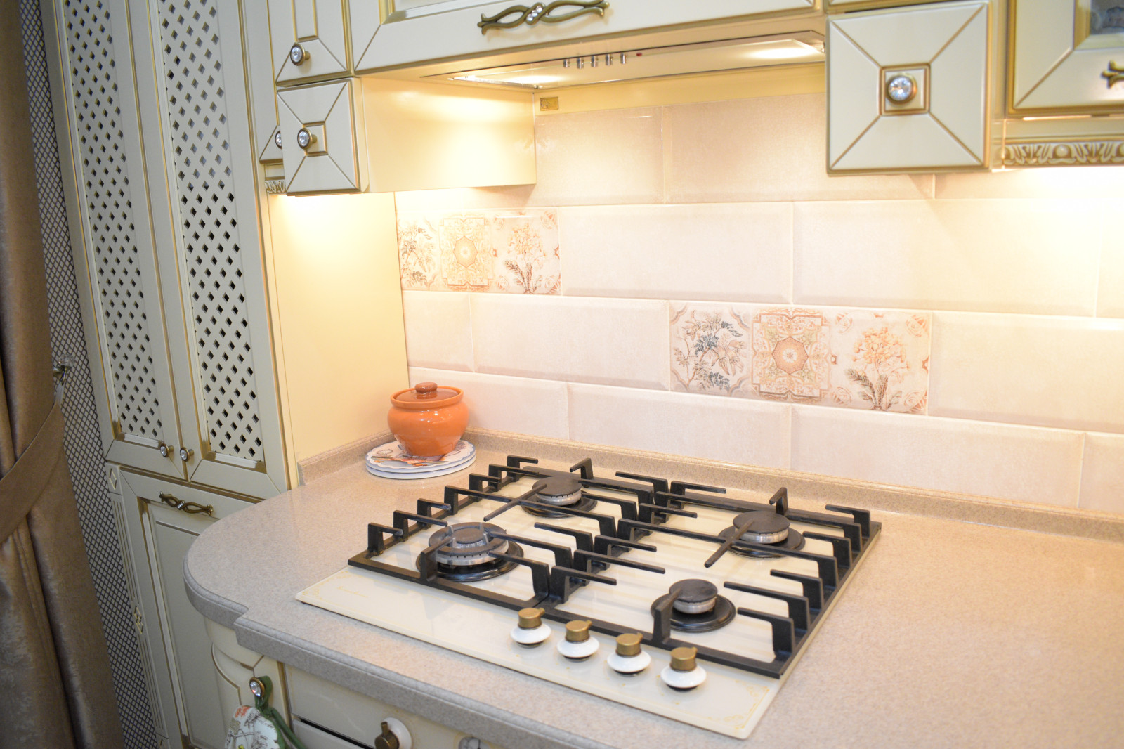 Кухня ЭКО из массива бука с золотой патиной