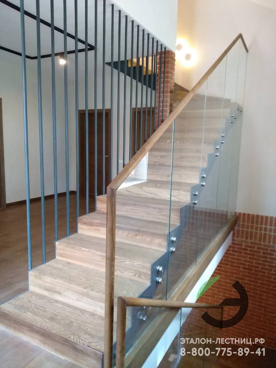 Лестница на металлическом каркасе