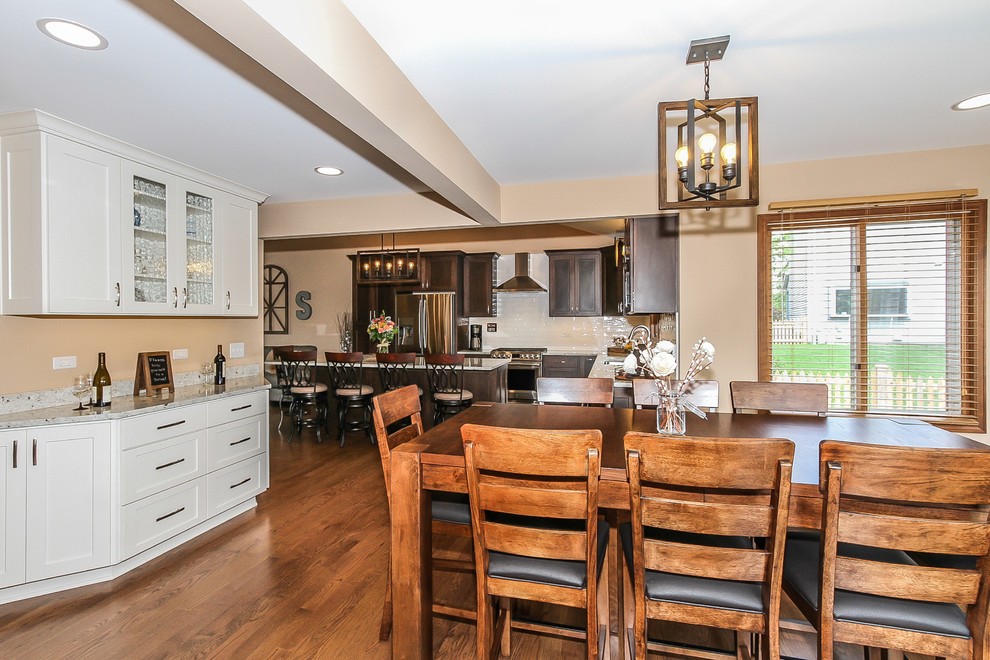 Inspiration for a transitional home design remodel in Chicago
