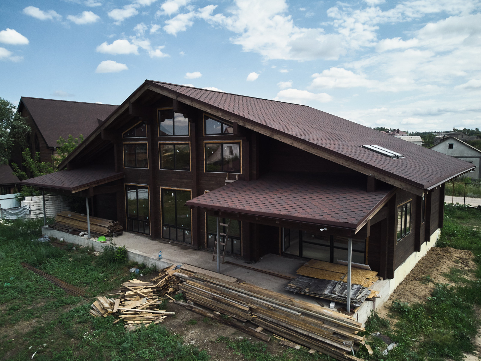 Кровля и мансардные окна: замер и расчёт, поставка и монтаж материалов.