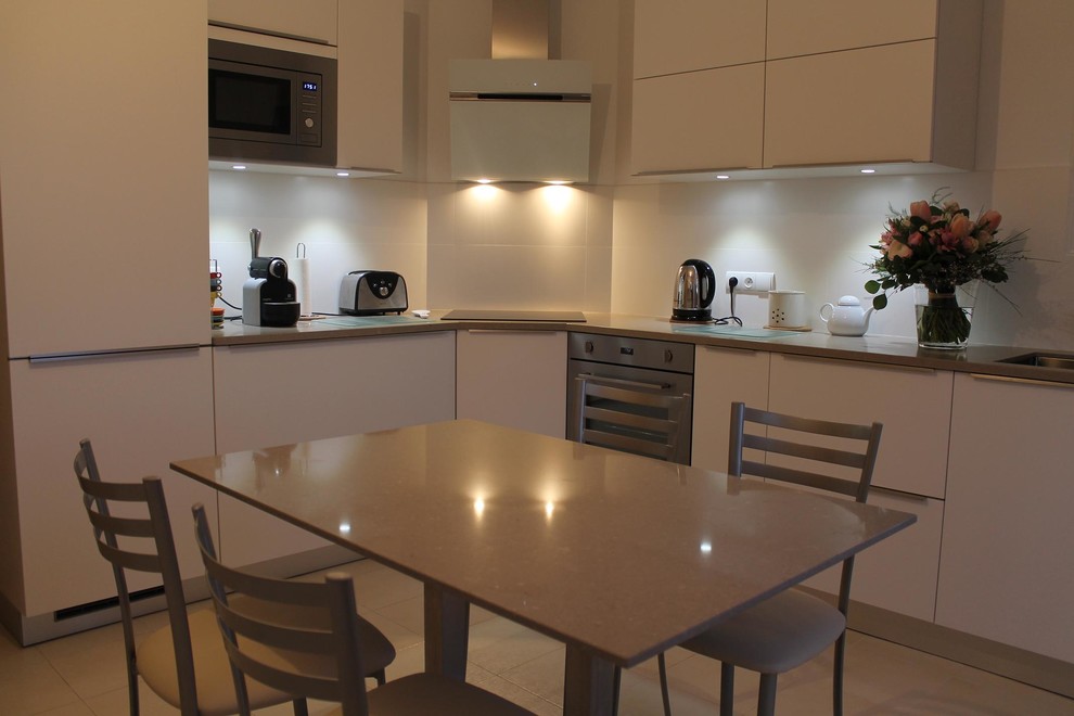 Design ideas for a large modern l-shaped separate kitchen in Nice with an integrated sink, quartzite benchtops, white splashback, ceramic splashback, stainless steel appliances, ceramic floors and beige floor.