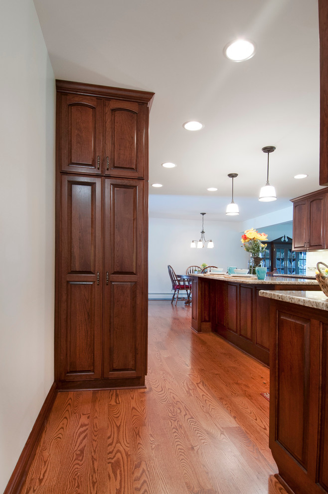 Home design - transitional home design idea in Columbus