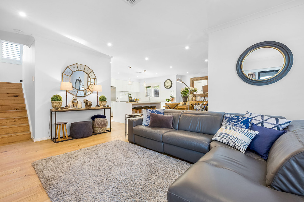This is an example of a contemporary living room in Geelong.