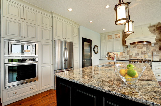 Transitional transitional-kitchen