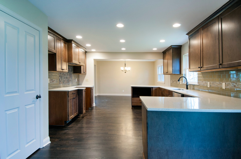 Inspiration for a transitional home design remodel in Columbus