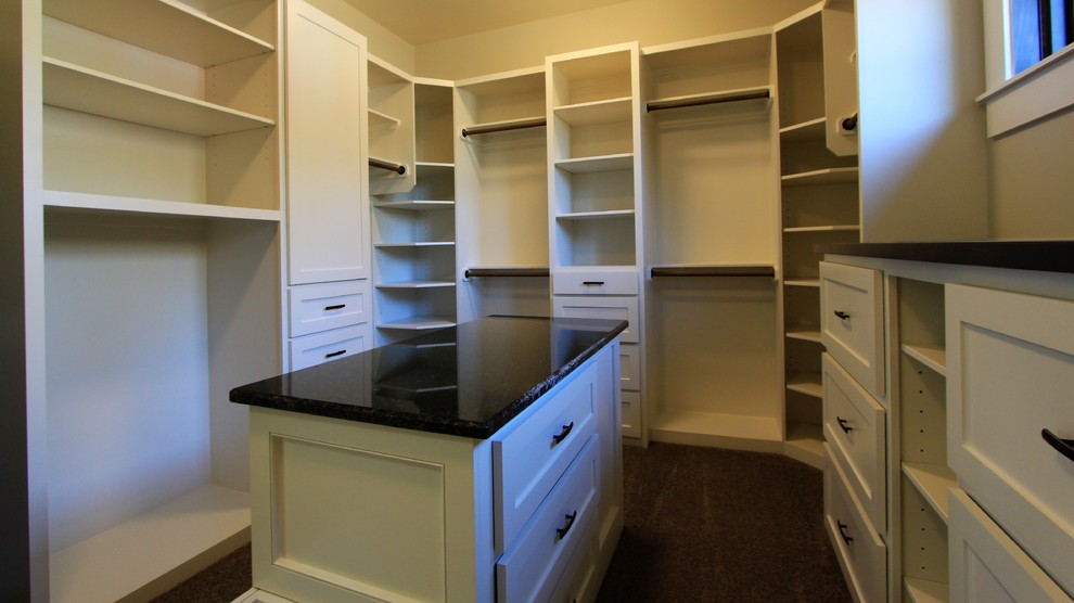 Home design - rustic home design idea in Indianapolis