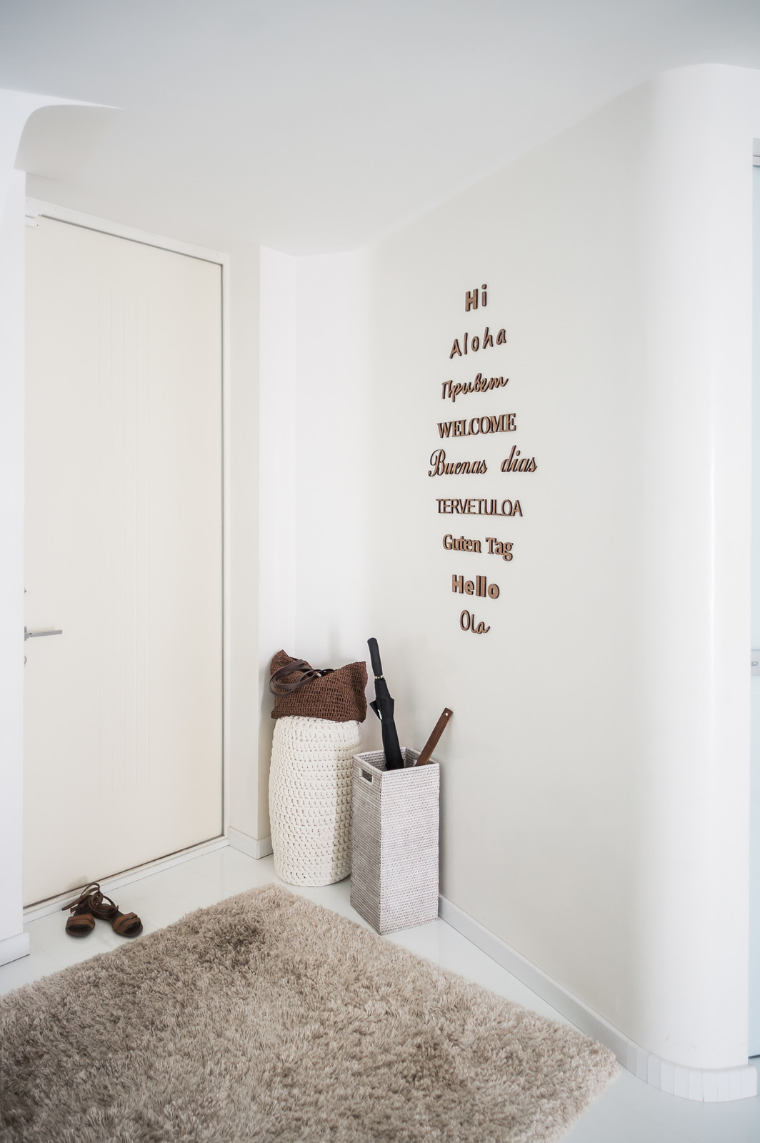 Светлый hi-tech