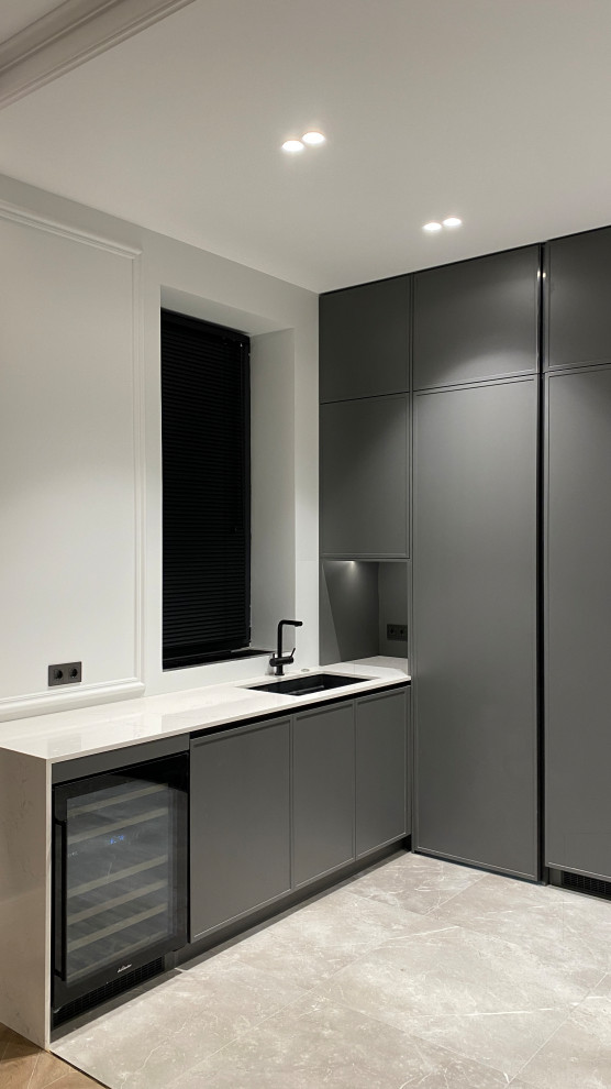 Кухня с кладовой в загородном доме