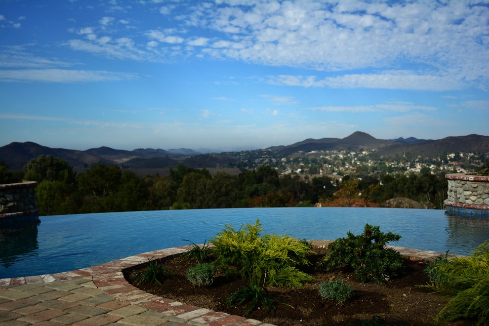 Incredible infinity edge pool